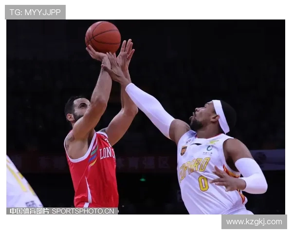 勇士与灰熊激战31日赛场谁能在季后赛争夺中占得先机